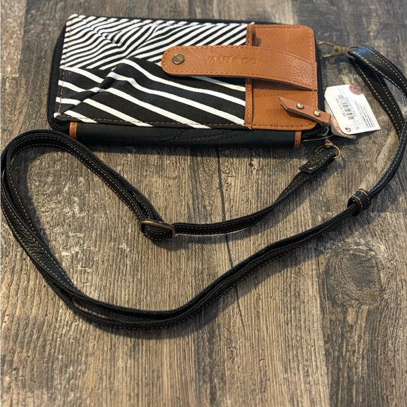Stylish Black and Brown Crossbody Bag - Picture 1 of 6